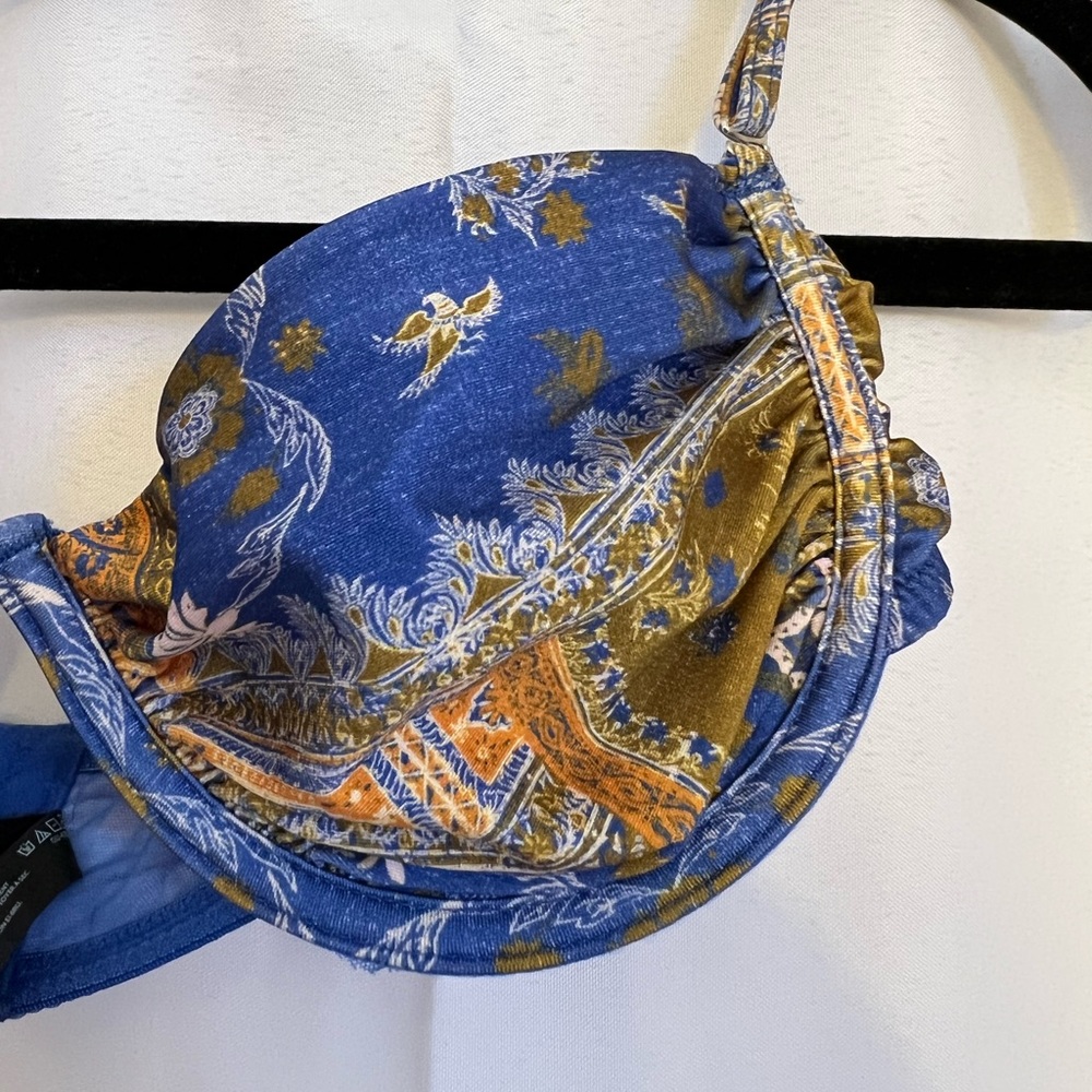 Urban Outfitter’s Convertible Bra - Picture 5 of 8